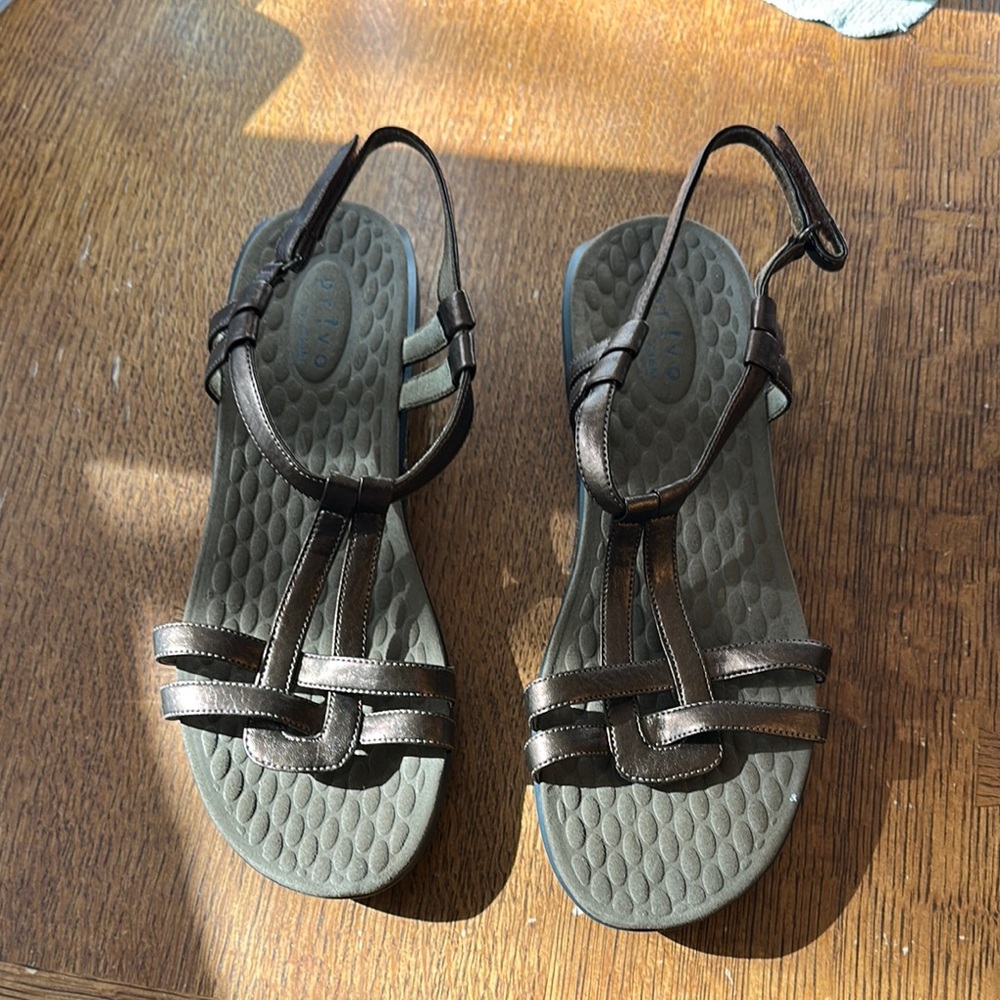 Clarks Womens Summer Sandals, size 9 wide Brand New